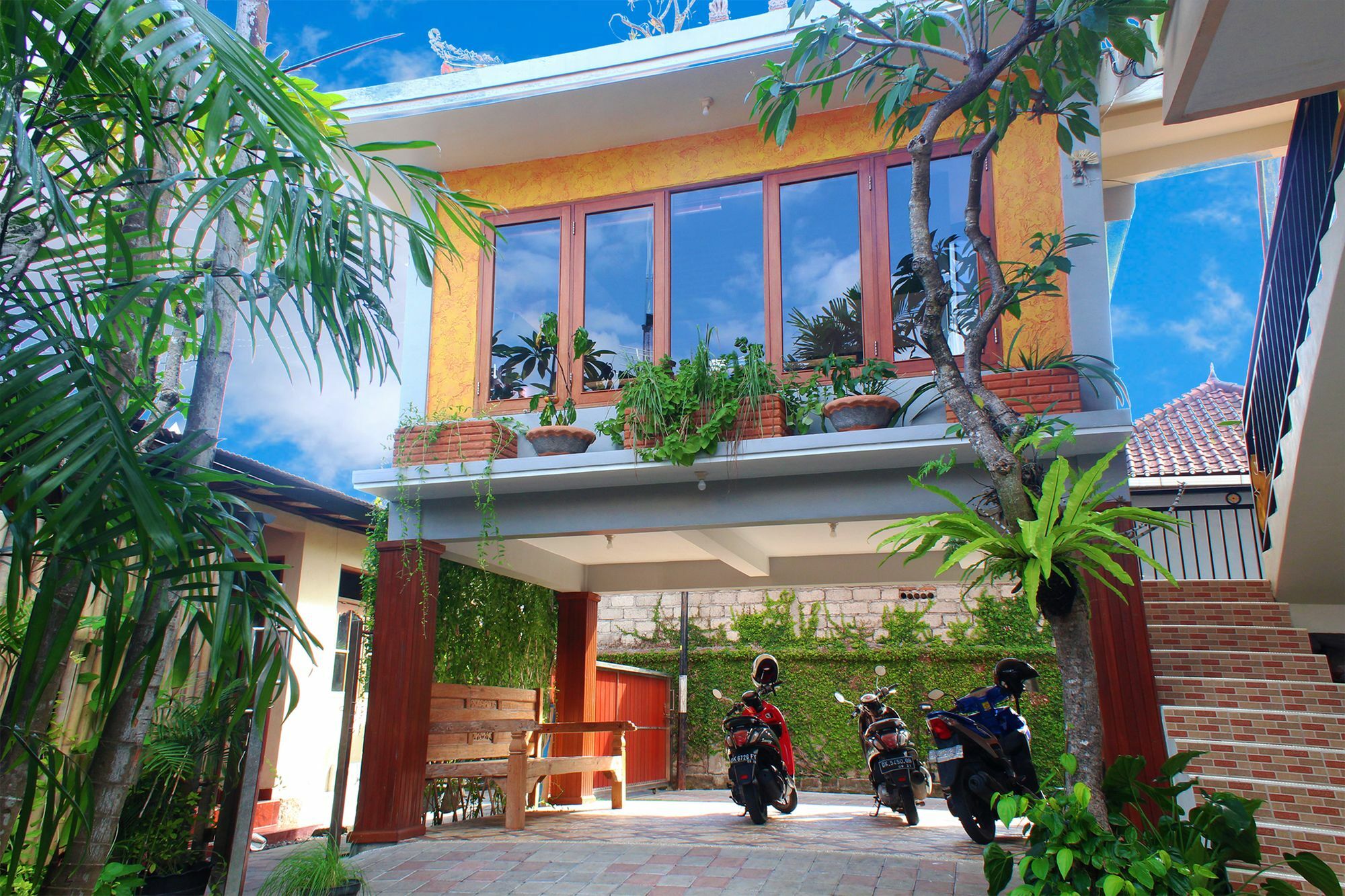 Cr Tris Rooms Seminyak Exterior foto